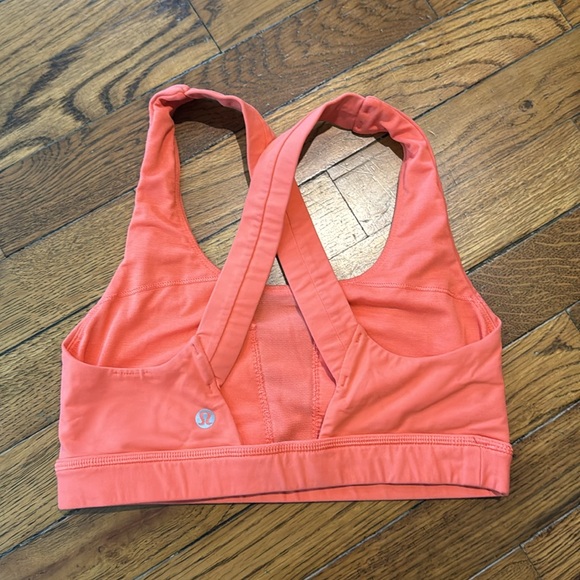 Lululemon Run: Stuff your Bra - Picture 2 of 3